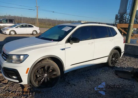 2020 Volkswagen Tiguan 2.0T Se/2.0T Se R-Line Black/2.0T Sel z USA, uszkodzony, nr VIN 3VV2B7AX4LM174180